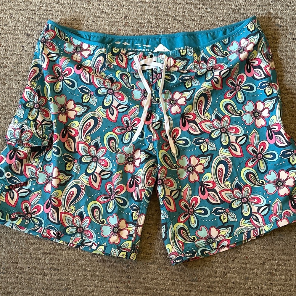 Maui Rippers Men’s Board Shorts Paisley Floral Blue and Coral Tones Size 16